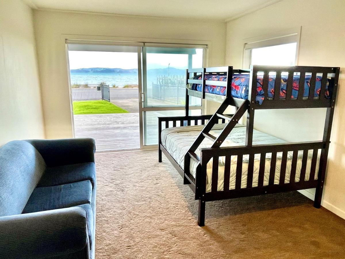 Beach Front Resort! Maraetai Екстер'єр фото